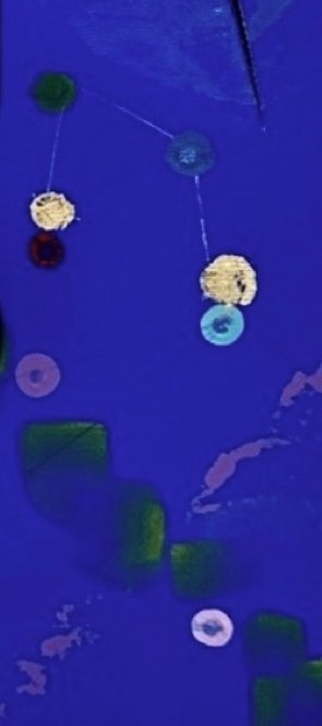 Dettaglio di un dipinto blu indaco: piccoli cerchi colorati e foglia oro uniti da linee sottili, come una costellazione.